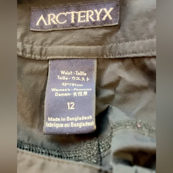 Arc’teryx black Rampart nylon stretch Bermuda knee length hiking climb shorts 12 - Picture 4 of 6
